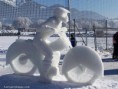 /album/nadherne-umeni/statue-of-riders-ice-runway-jpg/